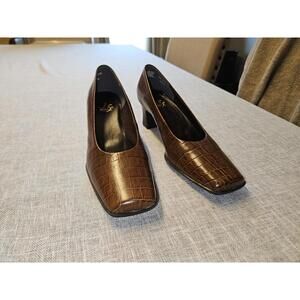 Studio Lifestride Brown Crocodile Embossed Leather Square Toe Pumps